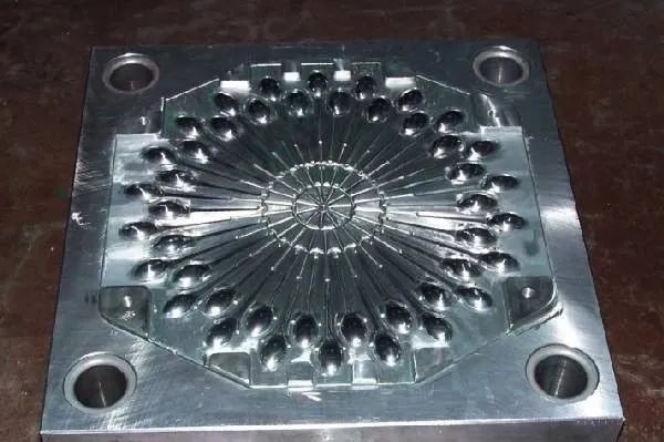 造成压铸生产模具损坏的“罪魁祸首” 造成压铸生产模具损坏的“罪魁祸首”